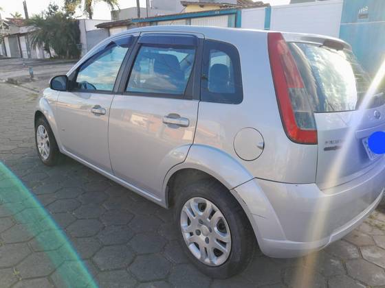 FORD FIESTA 1.0 ROCAM SE 8V FLEX 4P MANUAL FORD FIESTA 1.0 ROCAM SE 8V FLEX 4P MANUAL